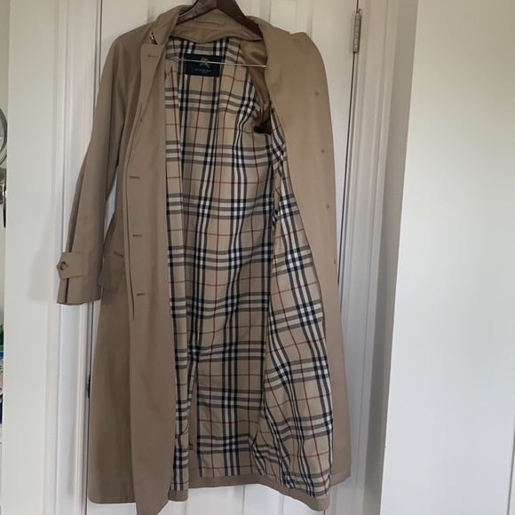 Burberry Trench cotton coat with separable wool liner. Beige. Khaki.